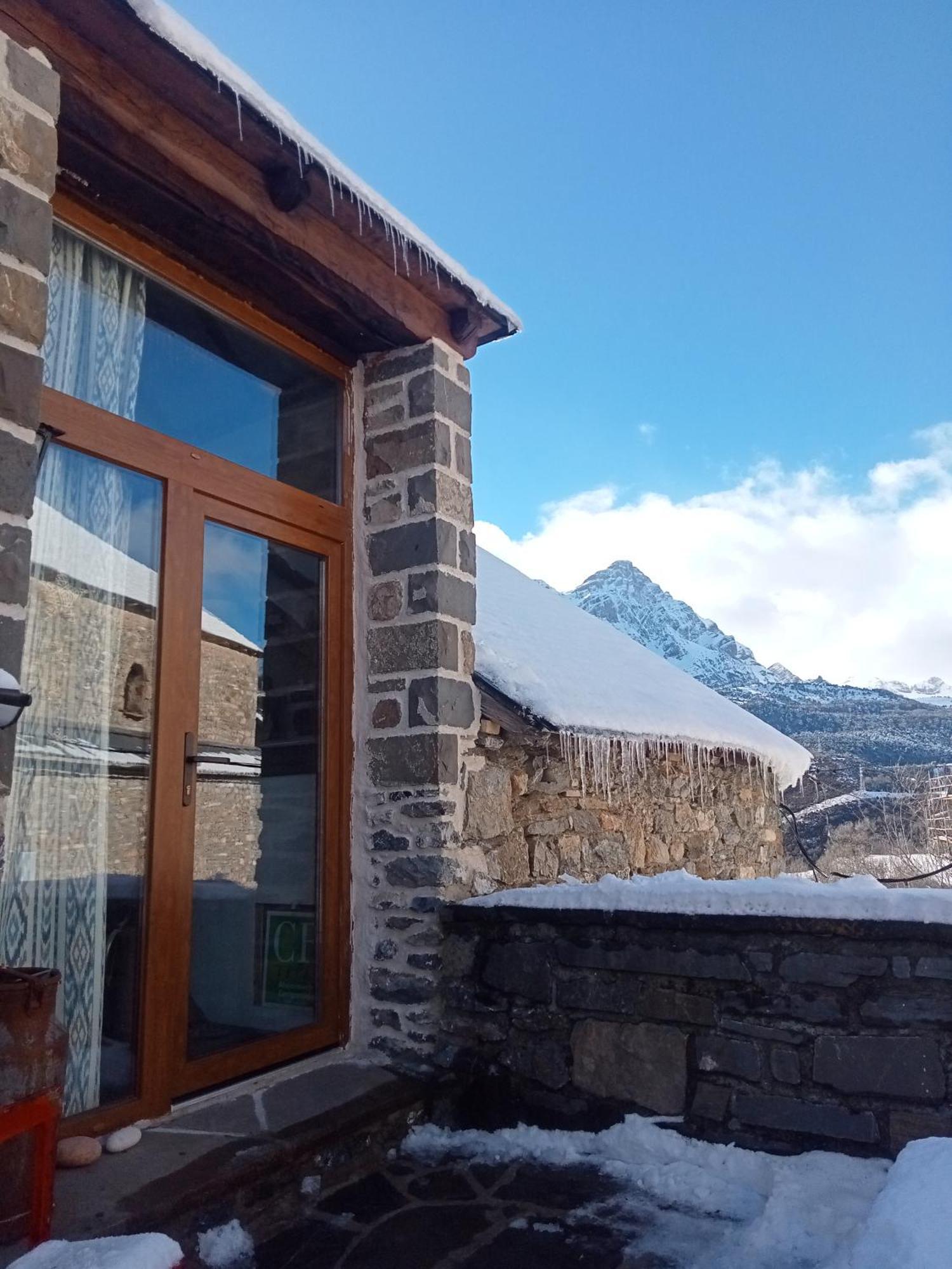 Suite En Cuadra Pajar, Casa Rural Hoz de Jaca Екстер'єр фото